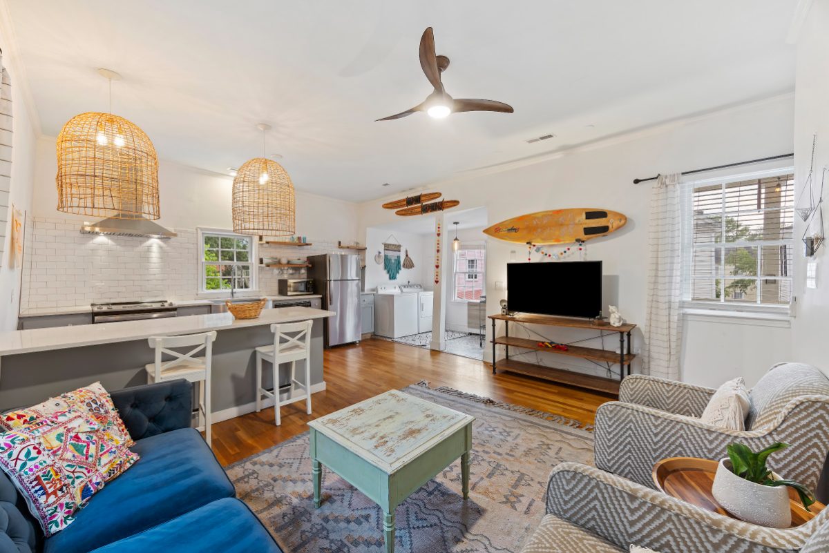 Breezy Palm, Suite B living room with open kitchen