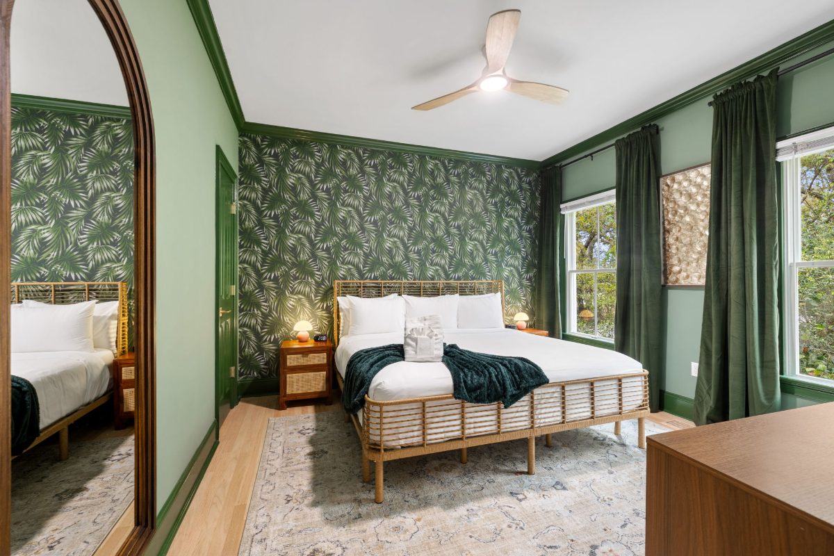 Isle Be Here, Royal Palm king bedroom